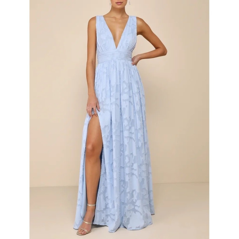 NWT Lulus Sweet Sophistication Light Blue Burnout‎ Floral Maxi Dress Small
